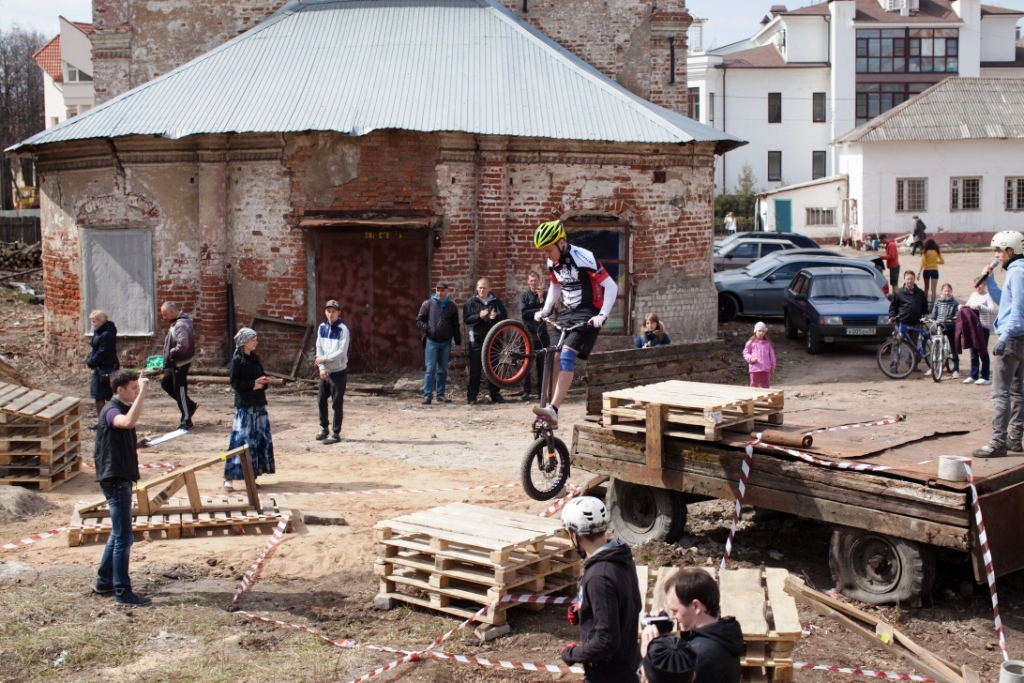 vzlet proslavlennogo festivalya letuchaya ryba. egor podkovkin